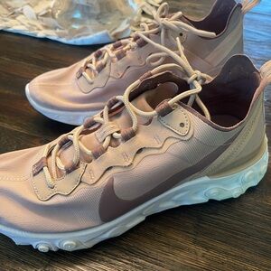 Nike Women's Pink Sneakers